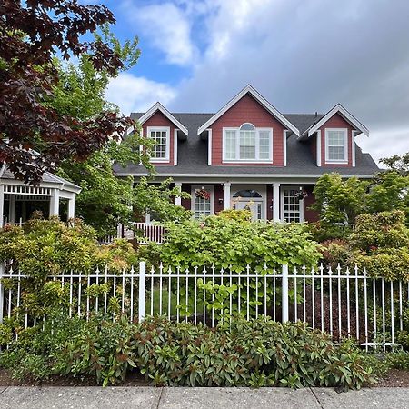 Mae Sweet Home Surrey Luaran gambar