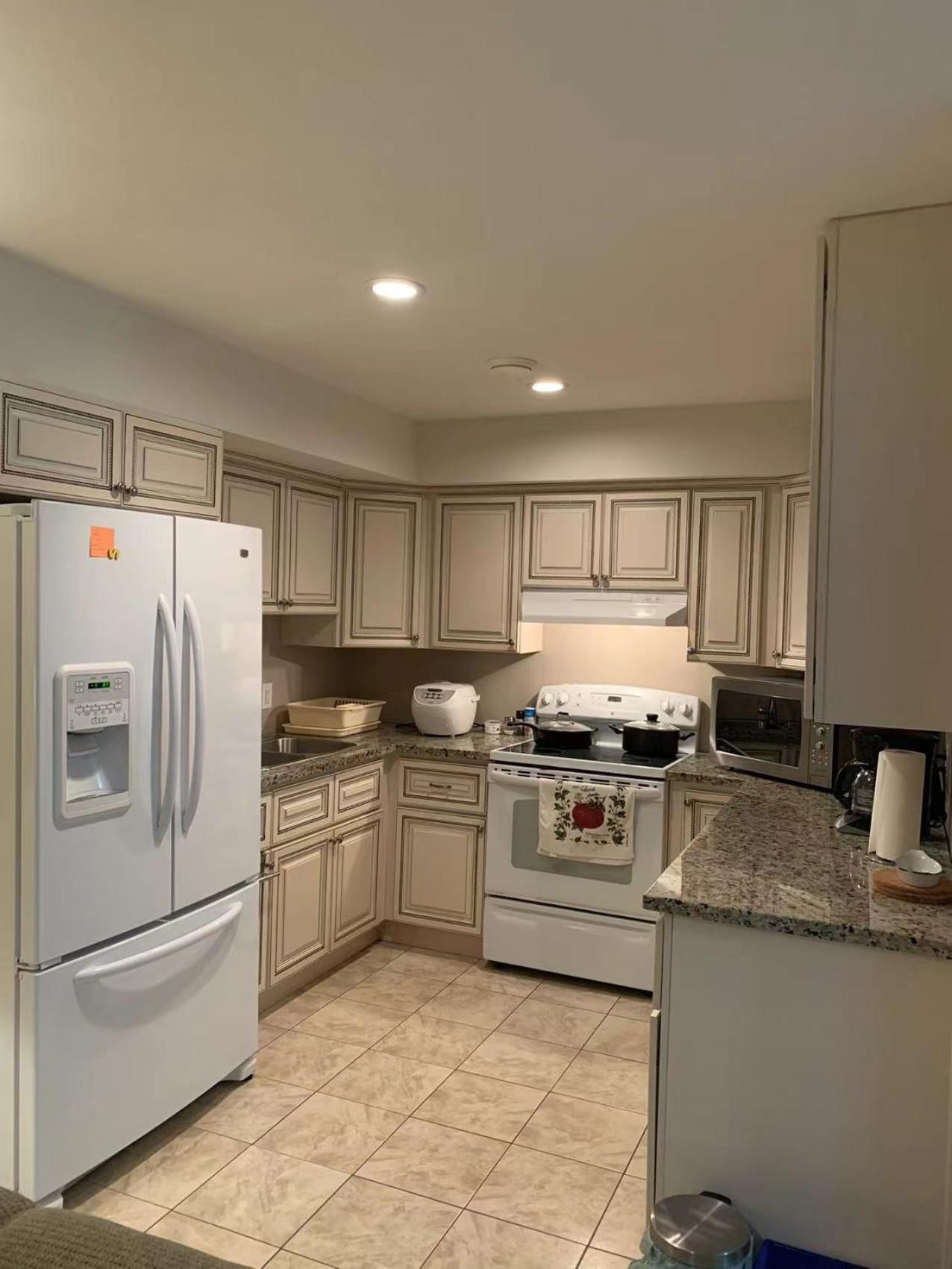 Mae Sweet Home Surrey Luaran gambar